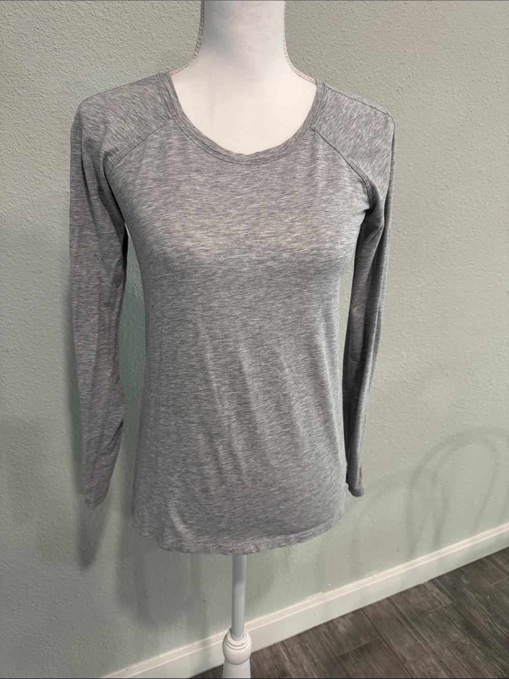 lululemon athletica Light Heather Gray Long Sleeve Scoop Neck Tee